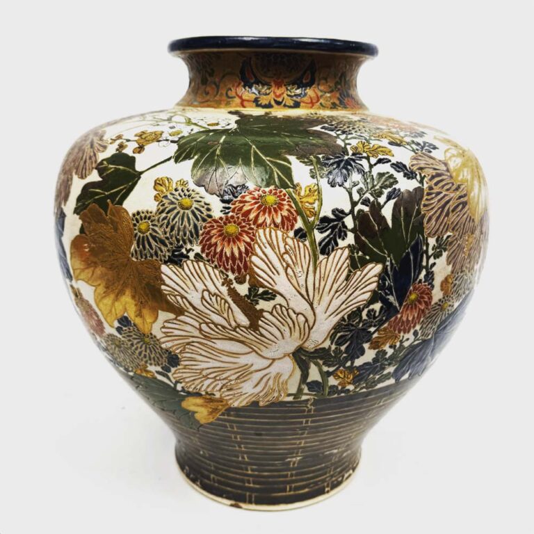 Japanese Satsuma floral vase from the Meiji period, part of The Koch Collection auction by Theodore Bruce to August 26th