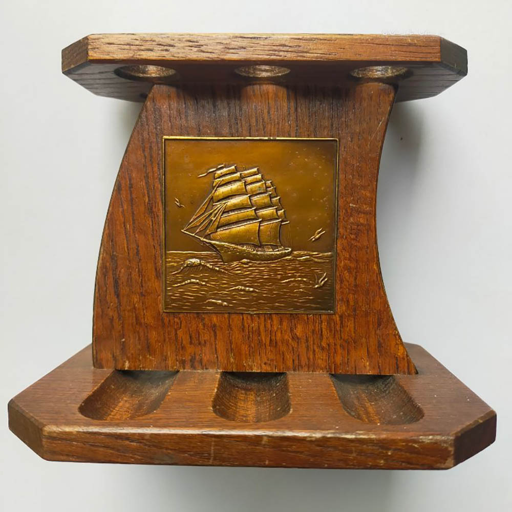 Oak smoker’s pipe stand with ship plaque