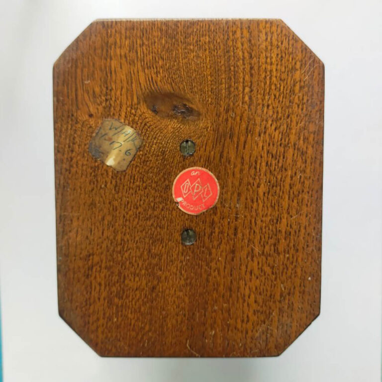 Oak smoker’s pipe stand with ship plaque