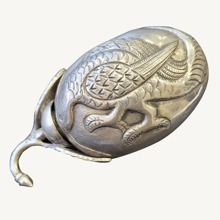 Chinese silver snuff bottle with spoon