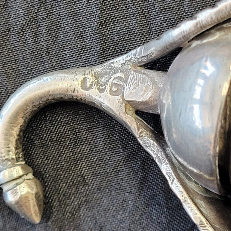 Chinese silver snuff bottle with spoon