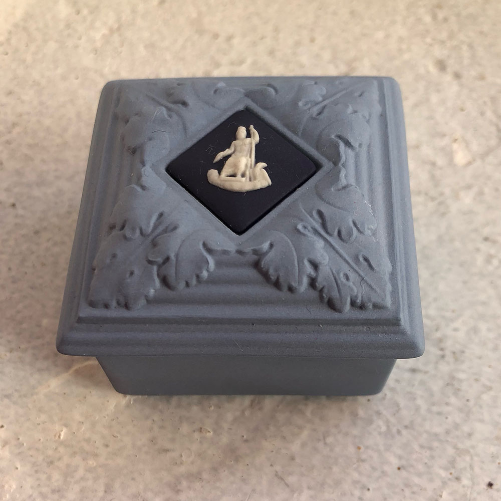 Rare tricolour Wedgwood ring box