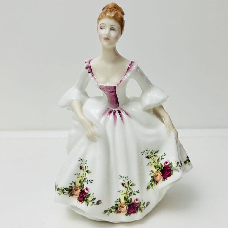 Royal Doulton Old Country Roses figurine HN 3221