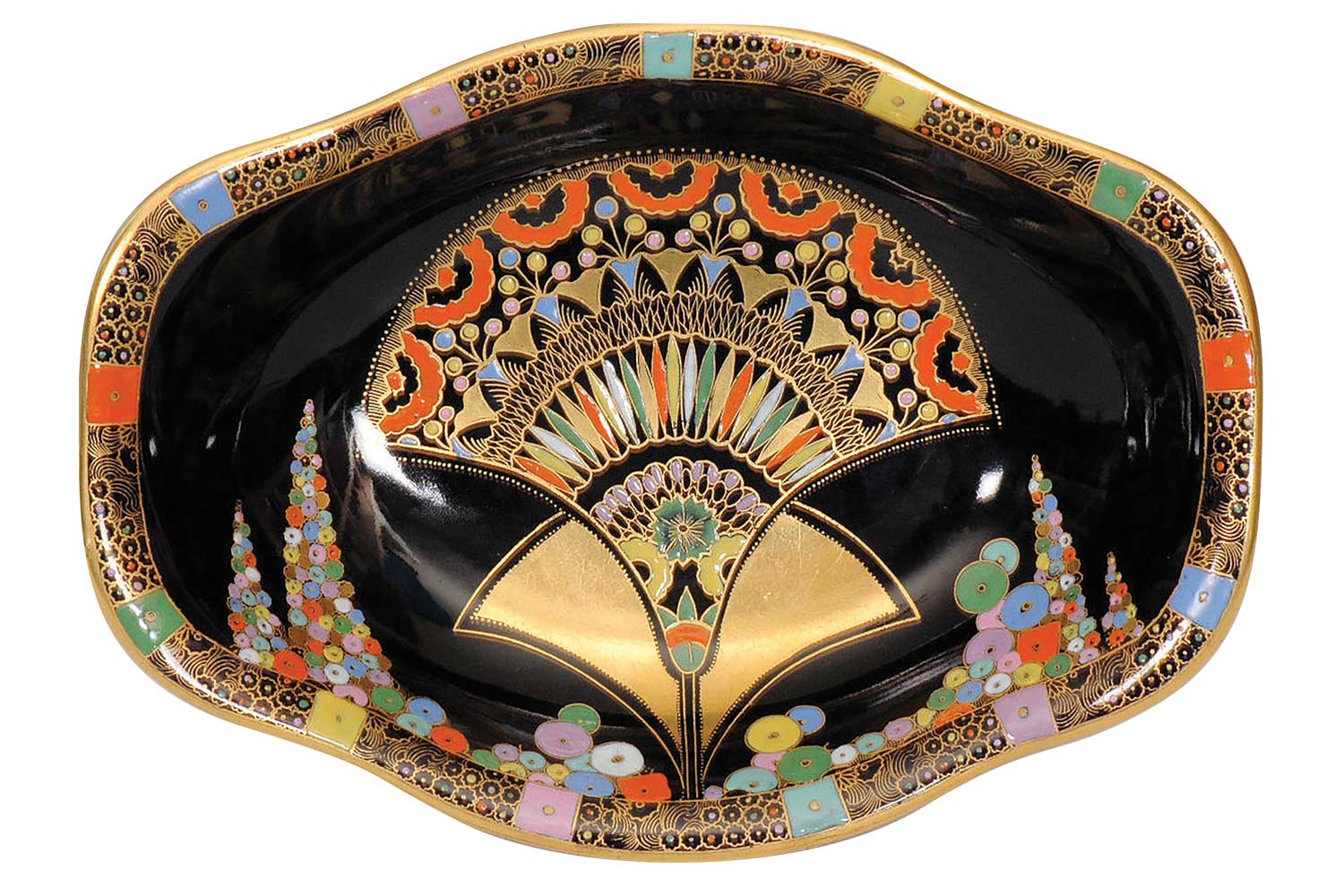 An Egyptian Fan dish. The pattern had its own border decoration, which was used in different positions depending on the shape of the item.