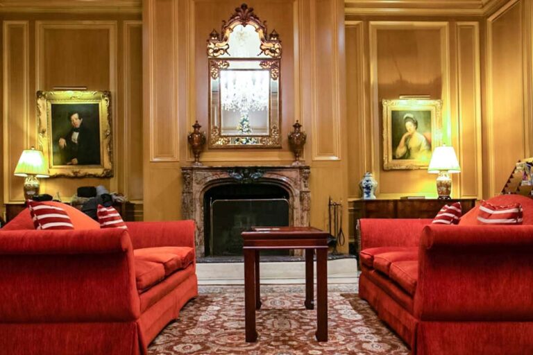 The warm and welcoming lobby at Sir Stamford at Circular Quay