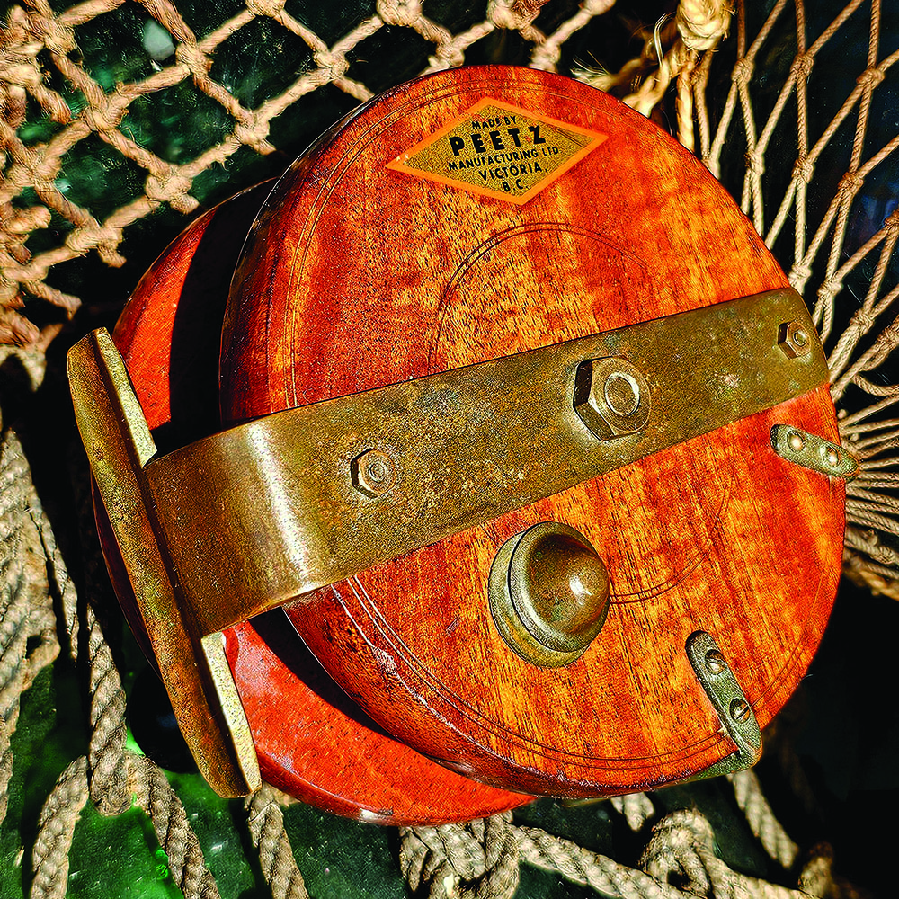 Vintage Peetz fishing reel, 13cm diam