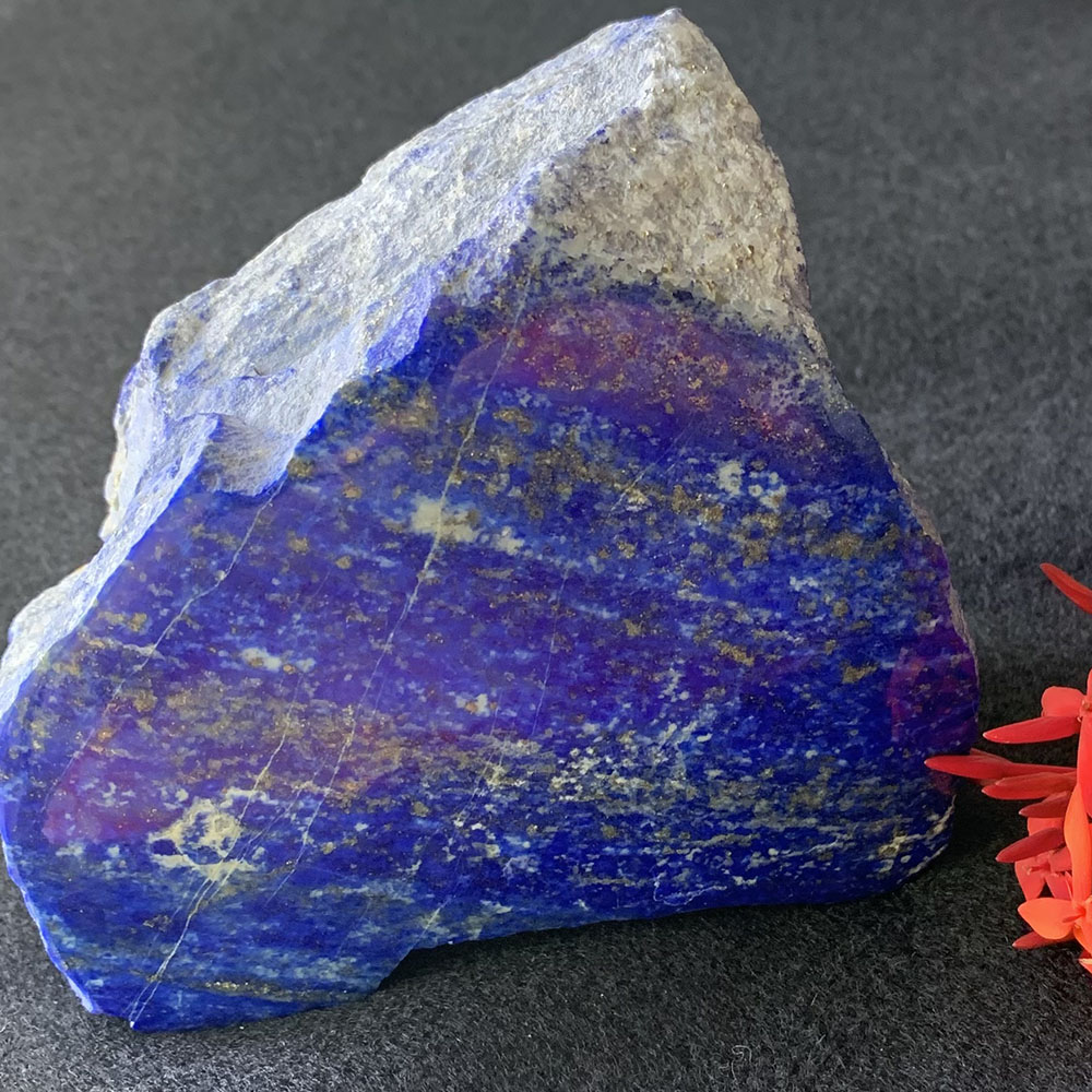 stunning specimen of lapis lazuli