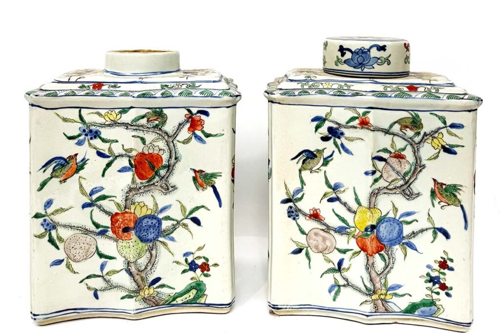 A Pair of Large Antique Chinese Famille Verte Export Ware Tea Caddy's with Covers, c.1800
