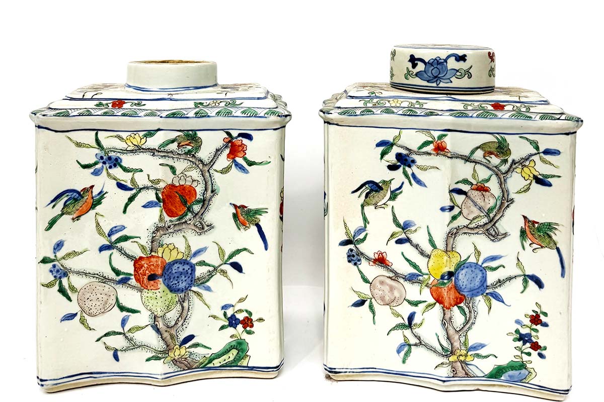 A Pair of Large Antique Chinese Famille Verte Export Ware Tea Caddy's with Covers, c.1800