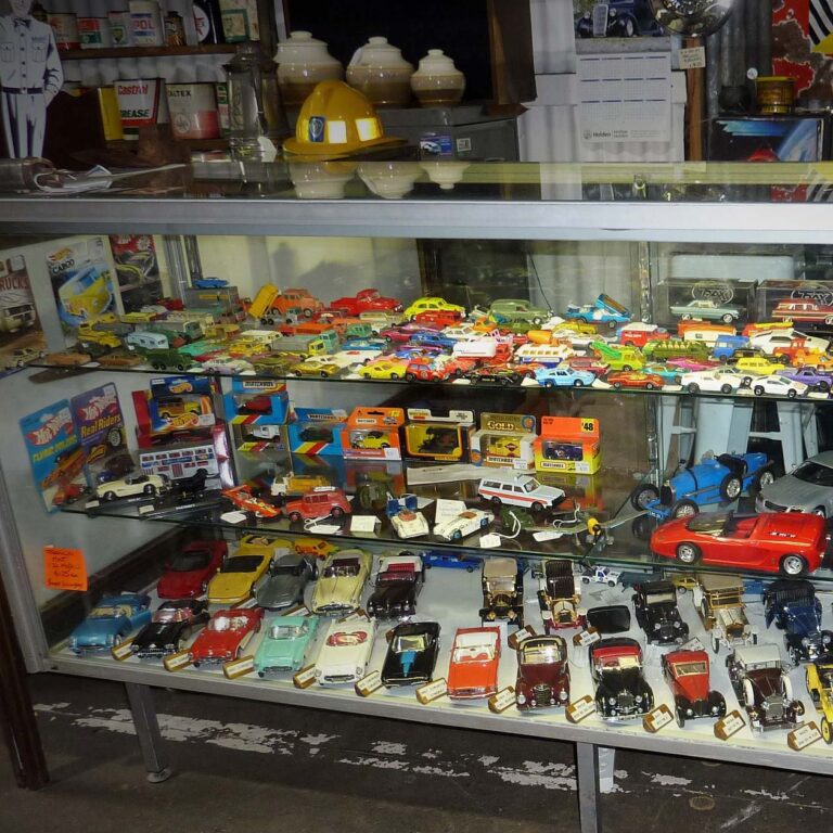 Loose and Boxed Dinky, Corgi, Matchbox, Lesney, Hotwheels and Franklin Mint collectable cars at Old Garage Yackandandah