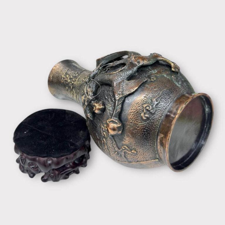 Japanese bronze vase in dragon design