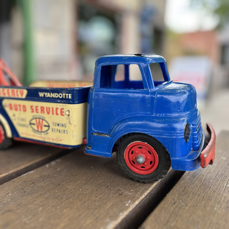 Vintage Wyandotte tin toy truck