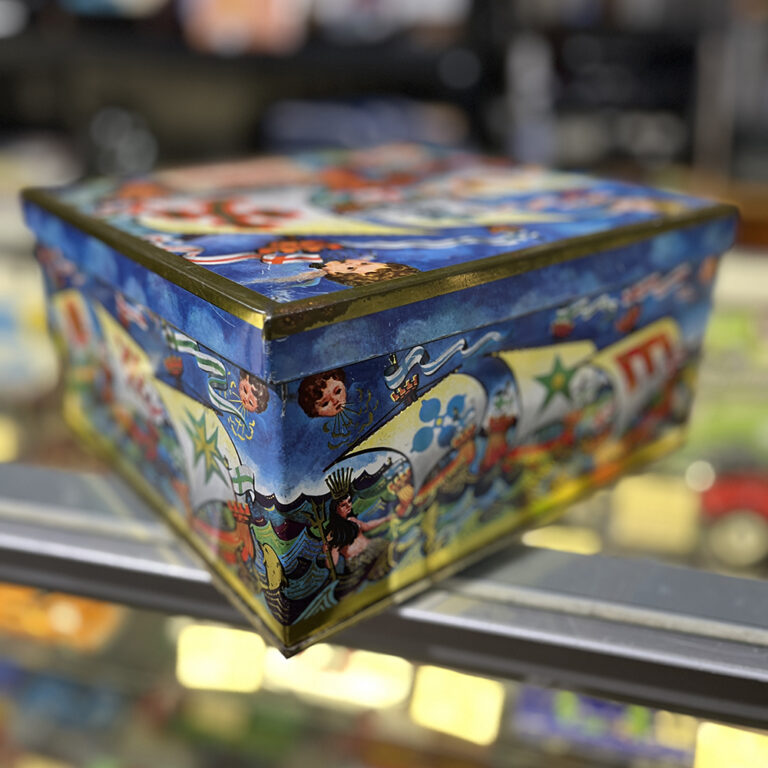 Vintage Peek Frean’s biscuit tin