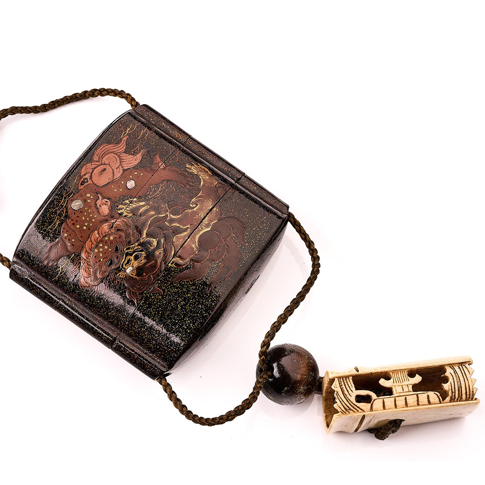 Japanese inro with lacquered motif