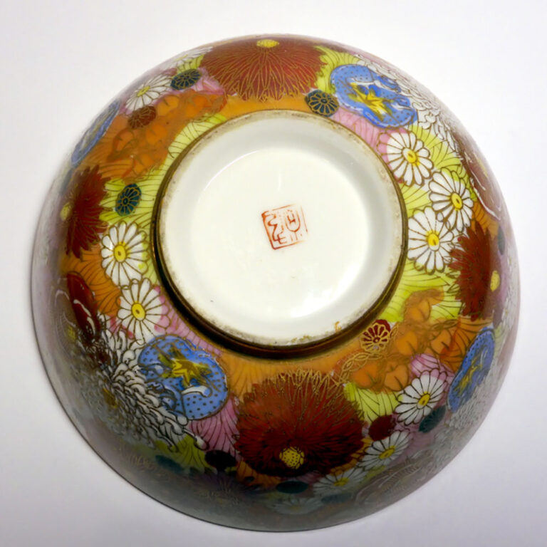 Satsuma bowl with floral decoration