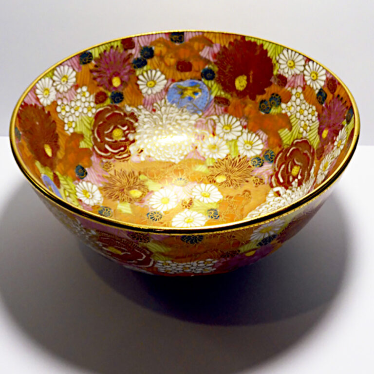 Satsuma bowl with floral decoration