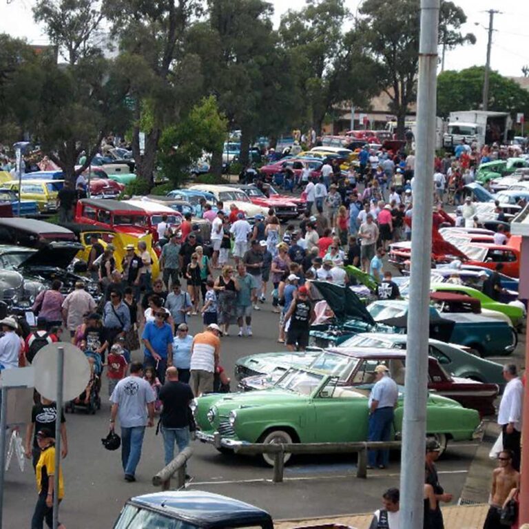 Show n Shine vintage cars at the Kurri Kurri Nostalgia Festival.