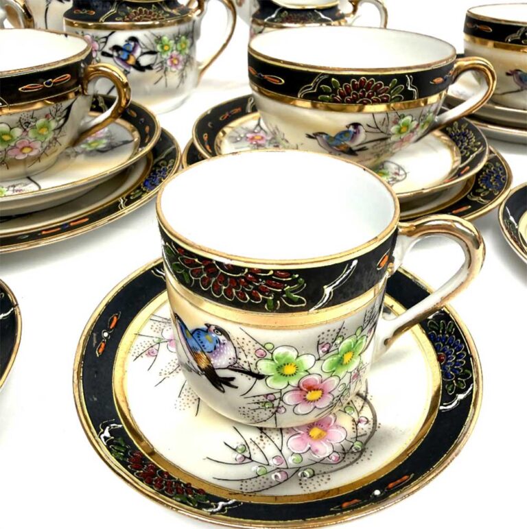 A Japanese Kutani Export Ware Eggshell Porcelain Large Tea and Coffee Service, Early 20th Century