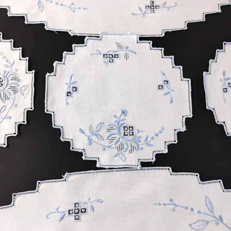 Vintage 1950s doilies