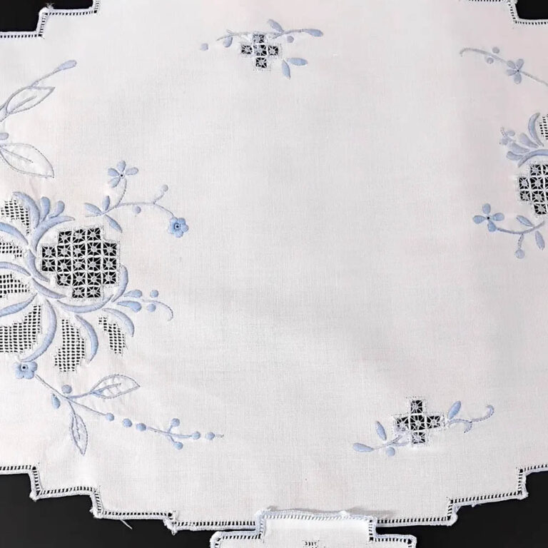 Vintage 1950s doilies