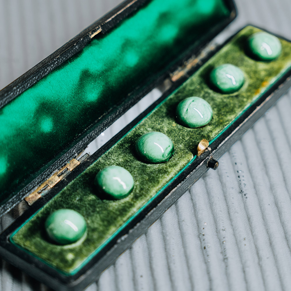Boxed set of 6 green clay buttons