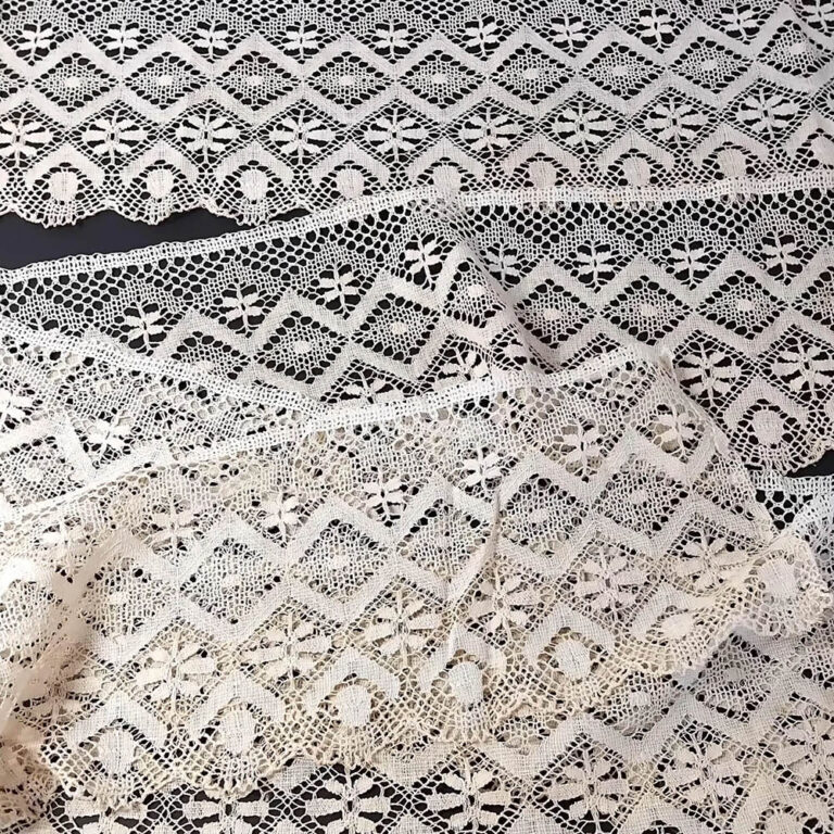 Antique cream mantel lace