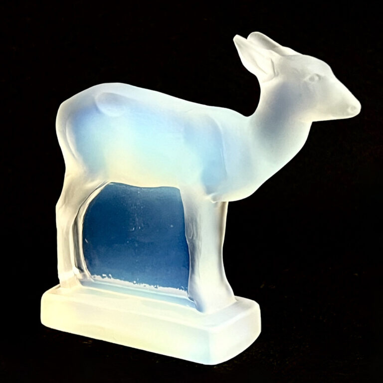 Art Déco opalescent glass statuette of a fawn designed by sculptor Geza Hiecz for Edmond Etling