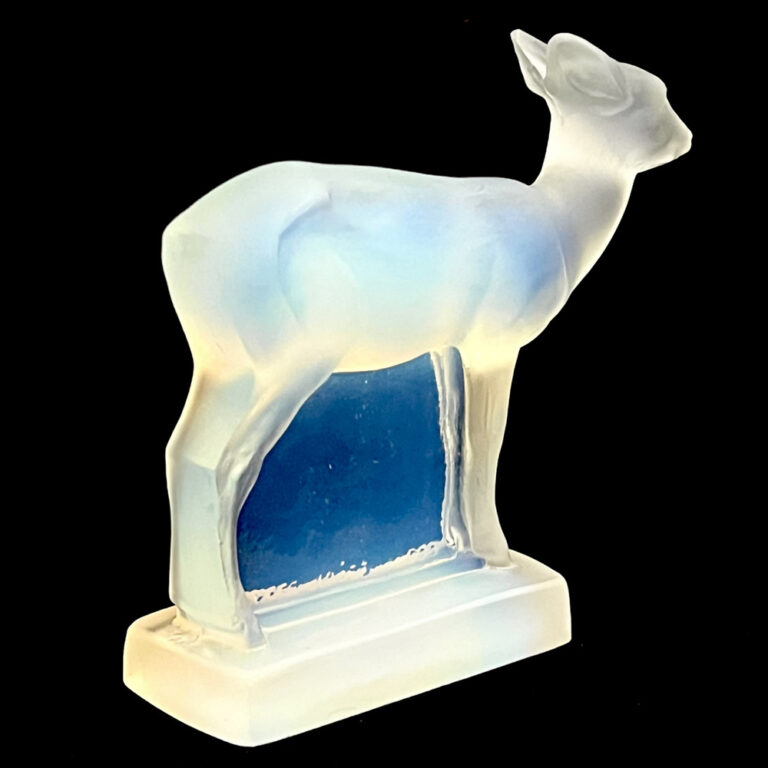 Art Déco opalescent glass statuette of a fawn designed by sculptor Geza Hiecz for Edmond Etling