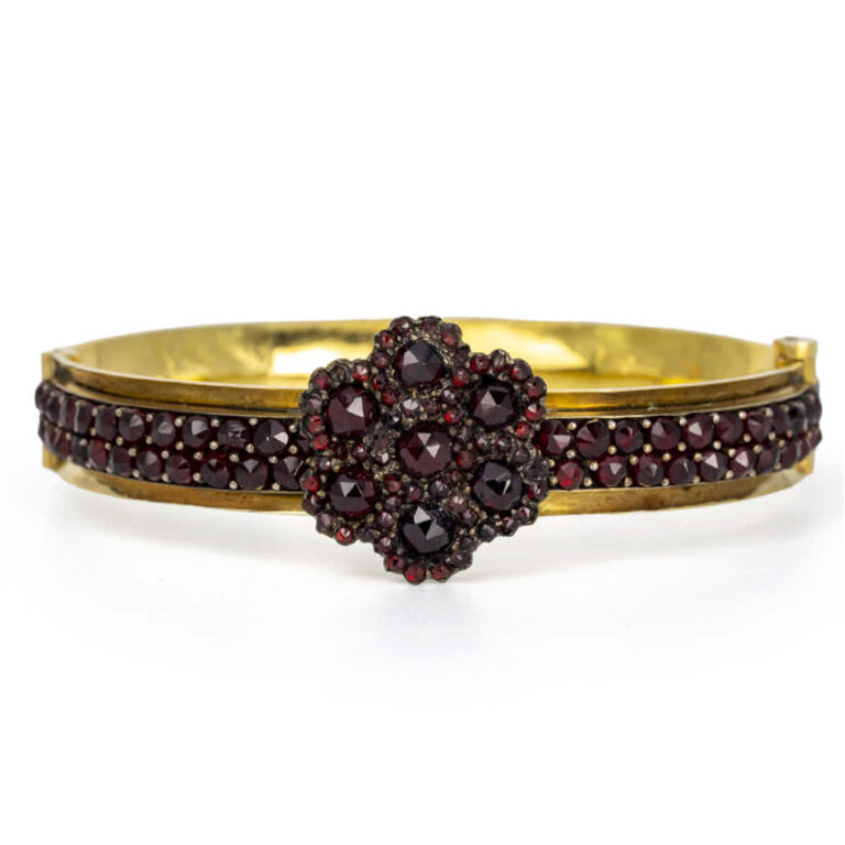 Stunning 14ct gold Bohemian garnet bangle