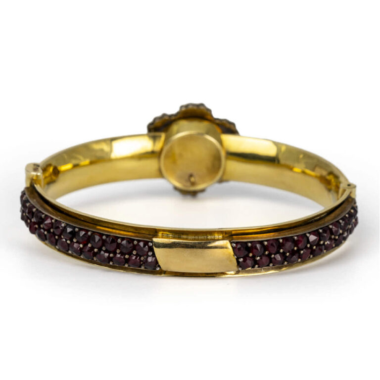 Stunning 14ct gold Bohemian garnet bangle