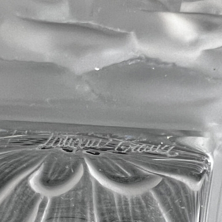 Lalique scent bottle Dahlia