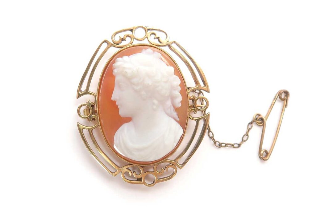 Antique 15ct yellow gold & sardonyx cameo brooch featuring a classical bust & an Art Nouveau frame