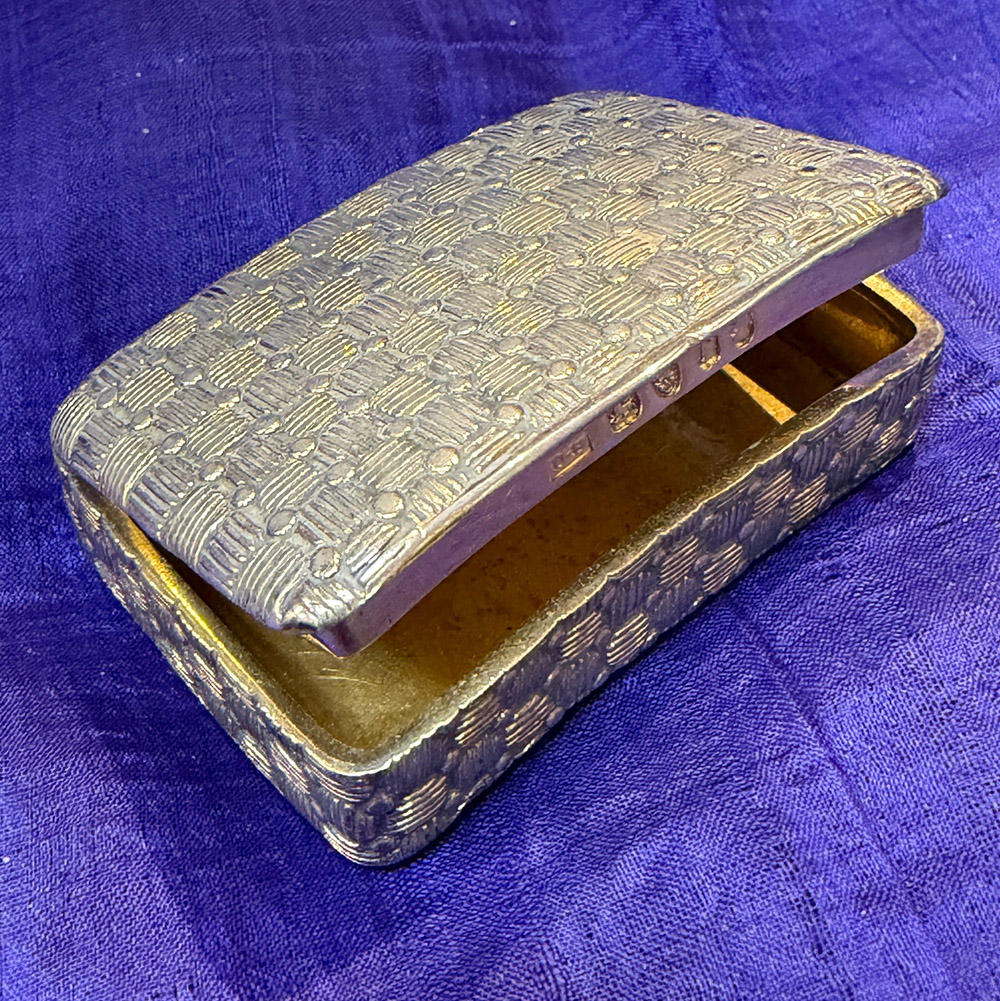English sterling silver snuff box London 1810