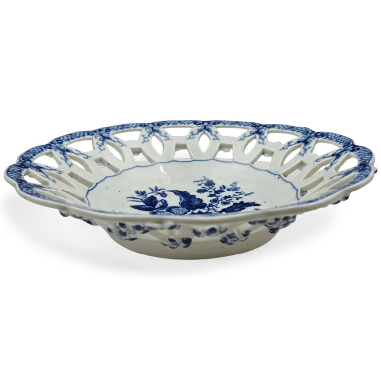 Worcester porcelain blue and white spectacle basket