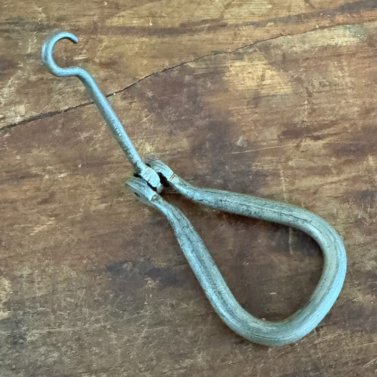 Folding vintage button hook