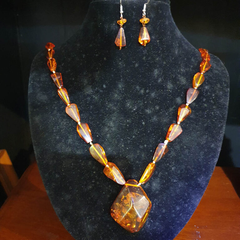 natural Baltic amber jewellery set comprising a necklace and matching earrings