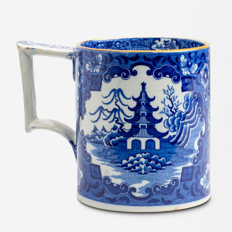 18th century Chinese export blue and white tankard