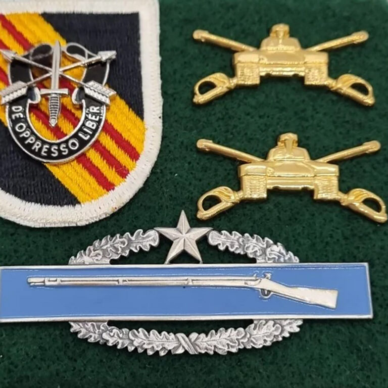Militaria: Special Forces patch and badges