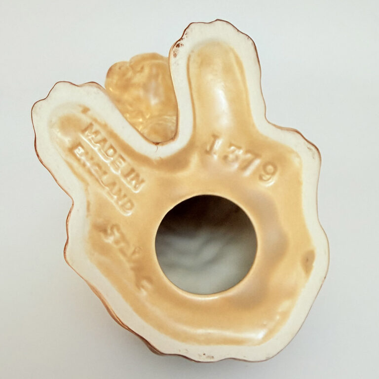 Large Sylvac figurine of a Scotty dog