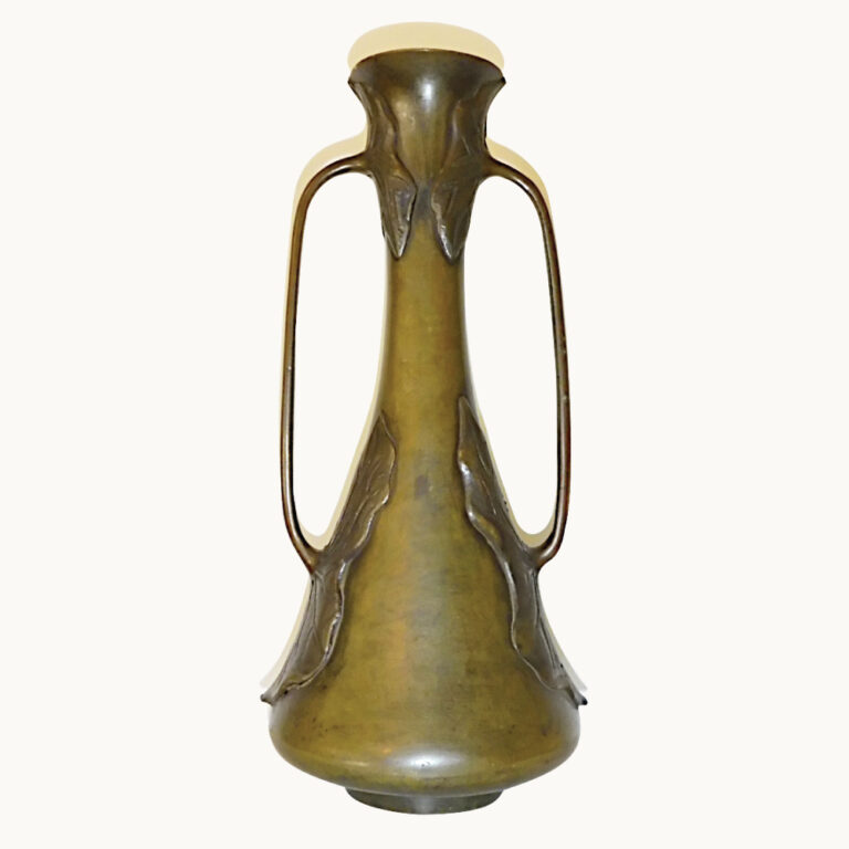 Bronze Art Nouveau vase from the Meiji period