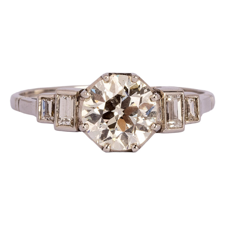 Art Deco diamond ring in platinum
