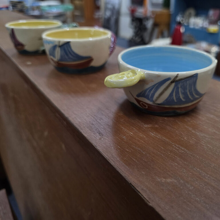 Set of four Australian pottery bowls by Dorian Sands c.1950.