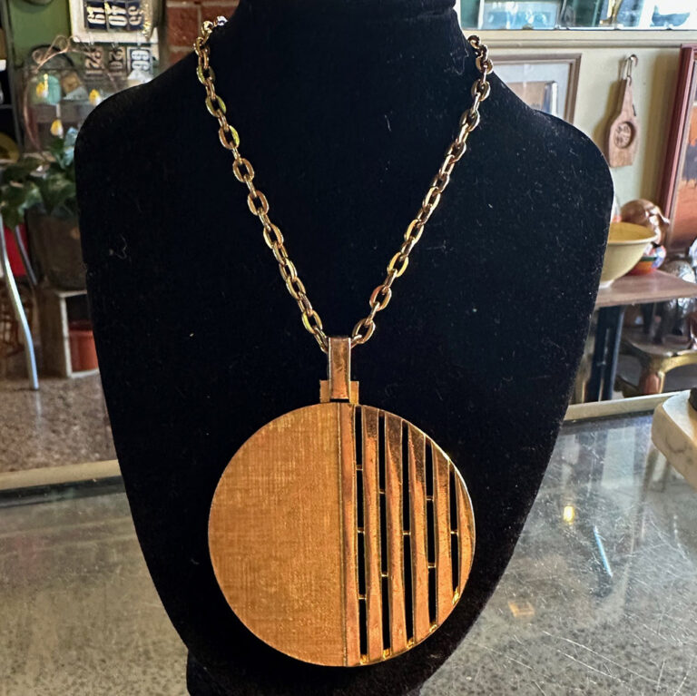 Retro jewellery set, pendant and chain