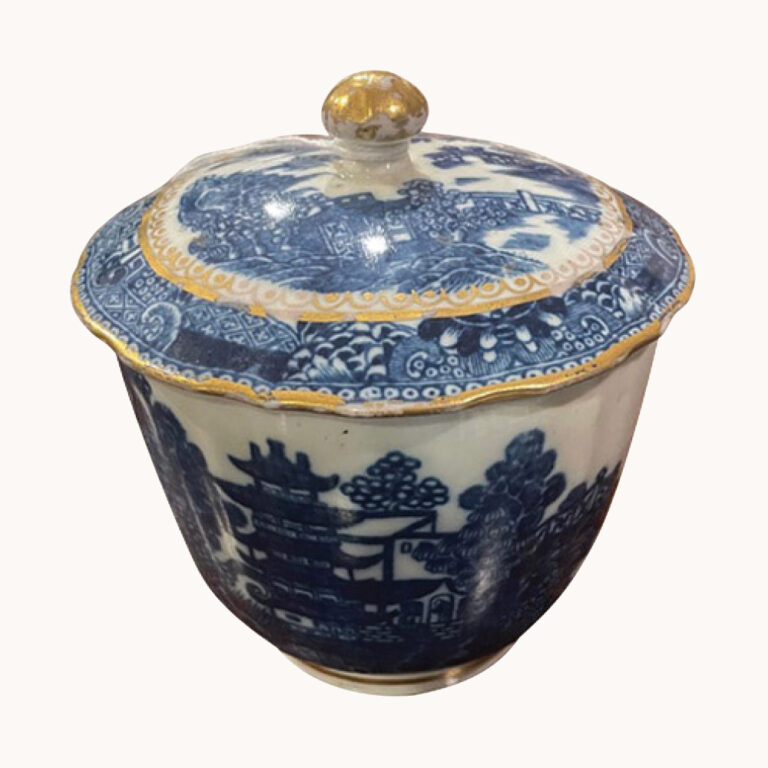 Blue and white Caughley porcelain lidded sucre
