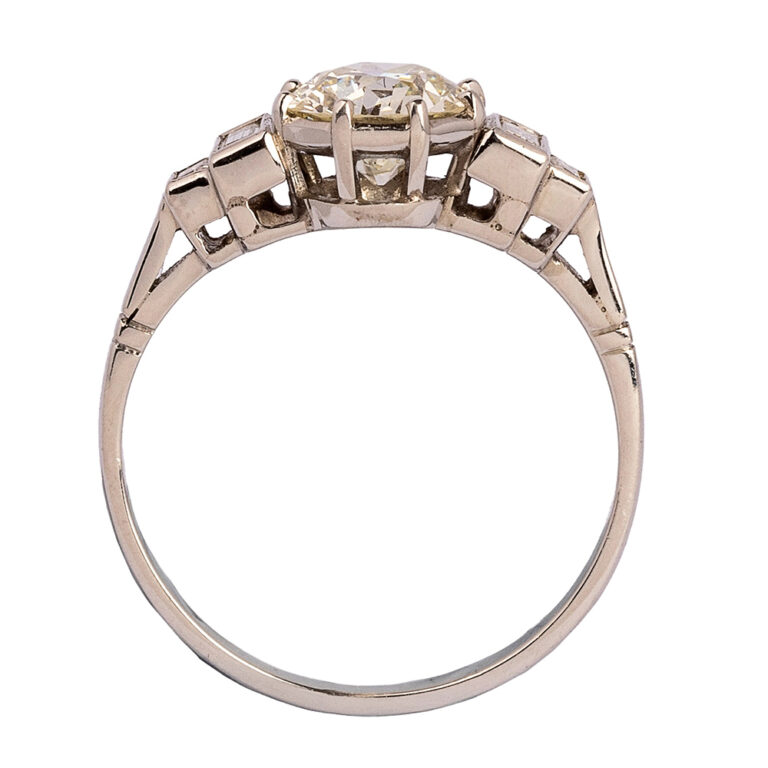 Art Deco diamond ring in platinum