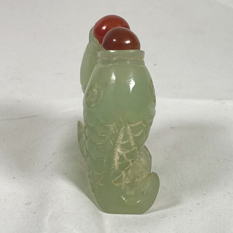 19th century Chinese snuff bottle with double carp motif