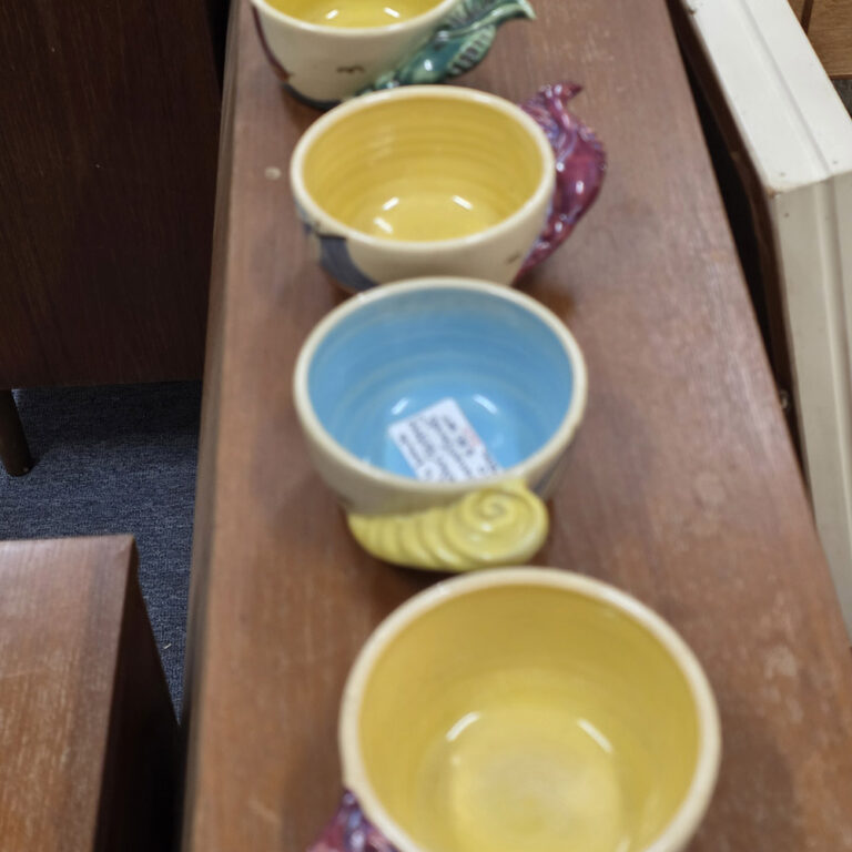 Set of four Australian pottery bowls by Dorian Sands c.1950.