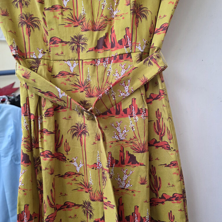 Vintage dress size 10 with mustard and orange desert print