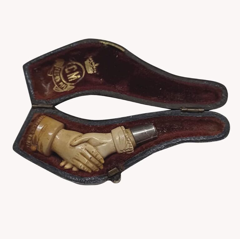 A 19th century Meerschaum ‘clasped hands’ cheers pipe