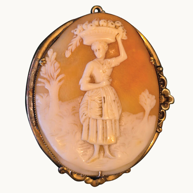 Victorian shell cameo brooch